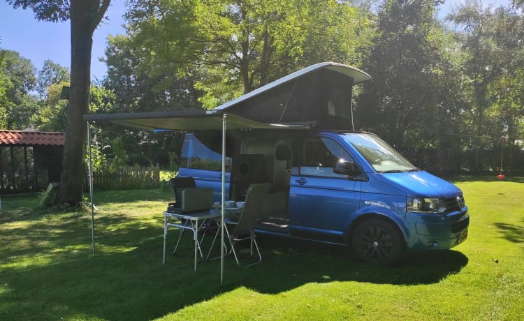 Stoere Volkswagen T5 buscamper voor 2-4 personen