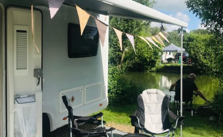 Pearl –  Essex based,4 berth luxury for your Summer/Autumn break.Insurance included