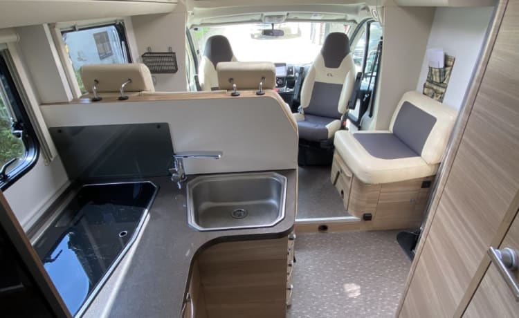 Casa Campr – Adria Mobil semi-integrated uit 2015