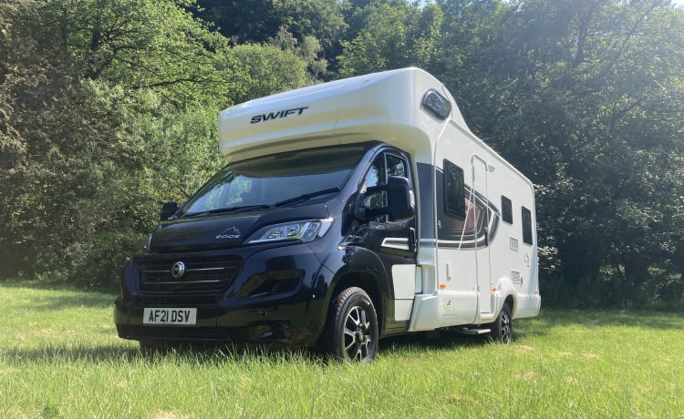 Swift 486 – Camper Swift 486, camper da 6 posti letto con portabiciclette