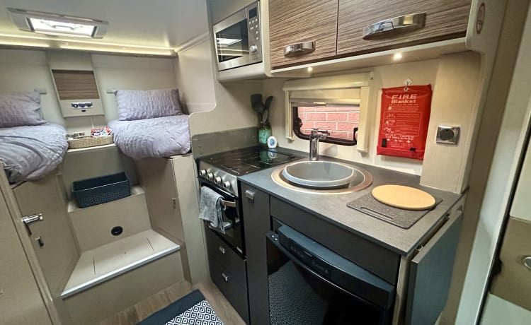 Moderne, goed uitgeruste 6-persoons Swift camper 