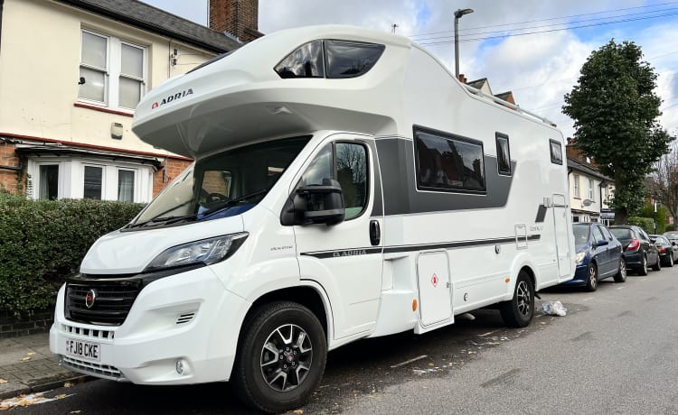 Dolly – Camping-car familial de luxe 7 naissance et vous pouvez avoir un kilométrage illimité au Royaume-Uni