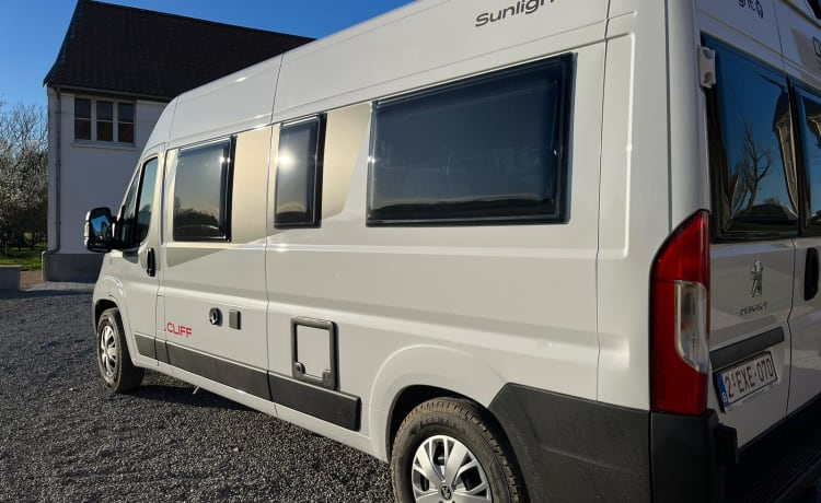 't Cliffke – LUXE Campervan Sunlight Cliff 2024 