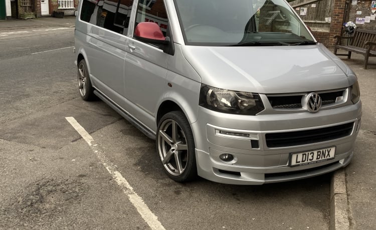 Van de maison  – VW T5 6 Sitze 4 Schlafplätze plus 2 im Vorzelt