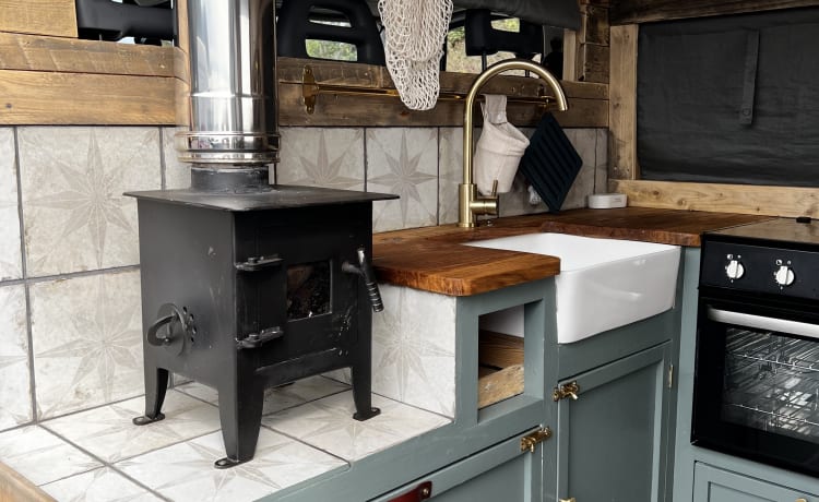 Joy – Log burner campervan 