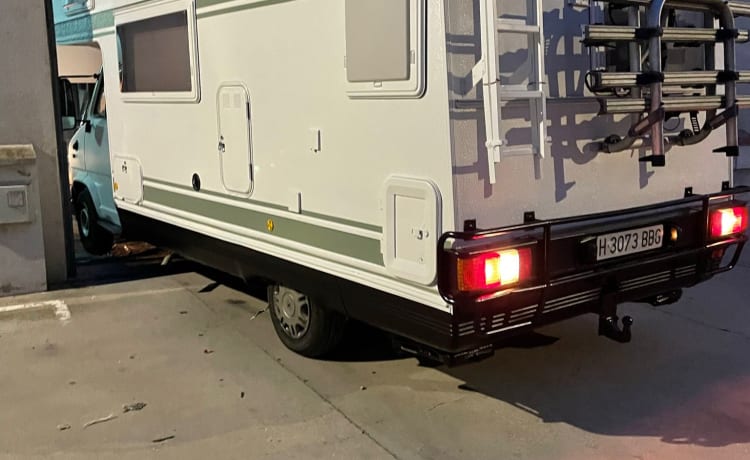 Camping-car classique idéal pour un tour dans la belle Andalousie