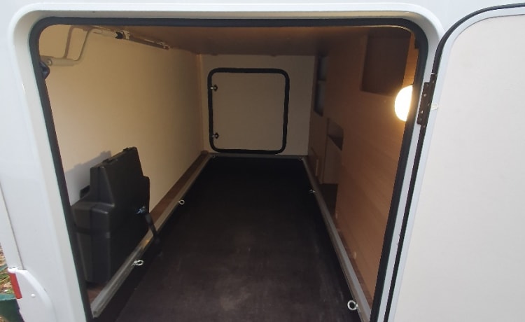 Carado T 447 mit separatem Badezimmer