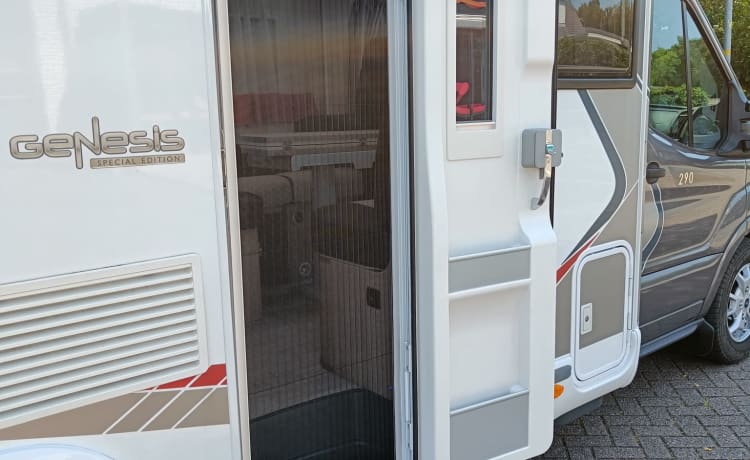 4p Challenger semi-integrated uit 2017 - Luxe camper!