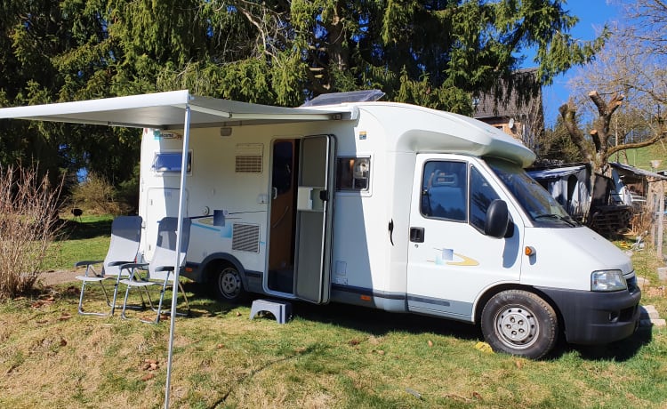 Découvrez la liberté et le confort avec ce camping-car richement équipé