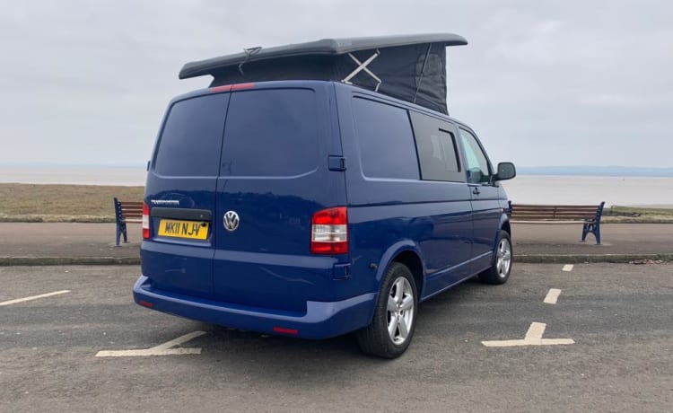 Vince – 4 berth Volkswagen campervan from 2011