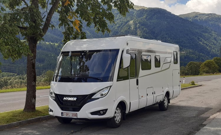 Confortable Hymer 680 BMC Integral (2023). Réservez dès maintenant pour 2024 !