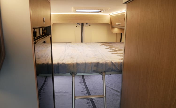 Chausson 5, buscamper 6 meter met Stapelbed