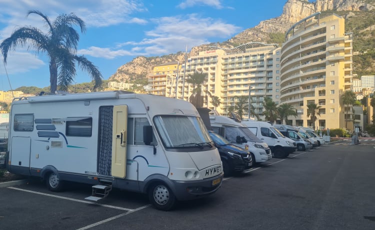 Hymer B644G per 6 persone, adatto alle famiglie