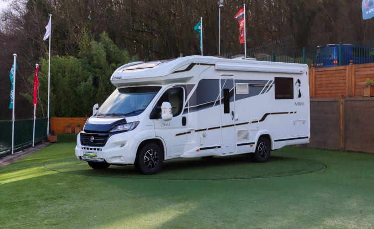 The memory maker  – Stylish 4 berth Benimar Mileo, free WiFi, flexible pick ups/drop offs