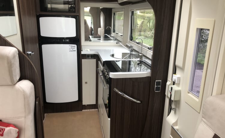 Beni – Drive and enjoy, in our comfy and compact motorhome.