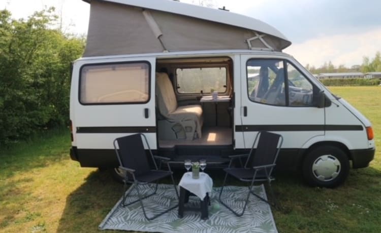 Lars – Compact and cozy 4-person motorhome (well maintained)