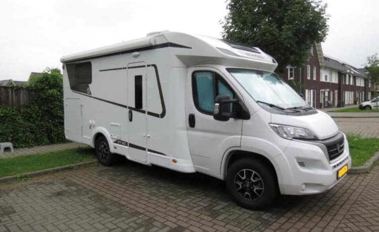 Etrusco camper  4 personen 2023,XXL garage,dakairco,fietsendrager 4stuks