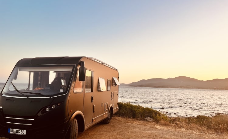 Black Beauty – YOUR CAMPER - YOUR ADVENTURE