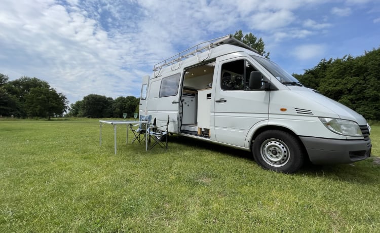 Bianca – Camping-car atmosphérique et aventureux pour 2 personnes