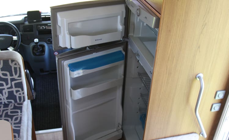 Super Brig 677 TC – Spacious Super Brig 677 TC with 6 beds and XXL garage!