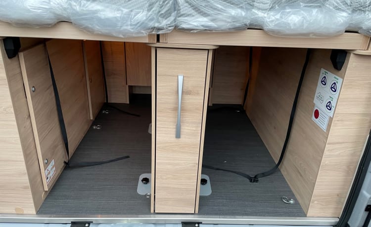 Milano – NUOVO (costruito nel 2023) CAMPER BUS DETHLEFFS GLOBETRAIL 640EB 