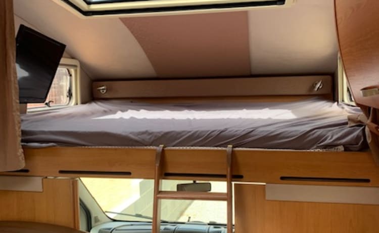 Harlie – 6 berth Euramobil Activa 820 HS 3.0L tag axle 