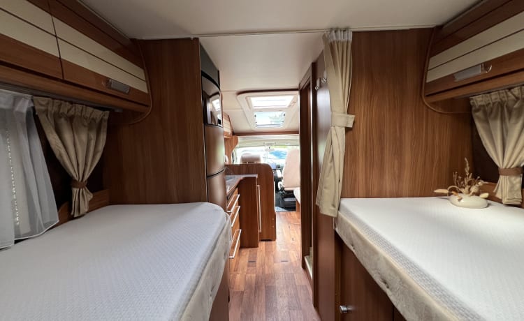 Esprit – 2p Dethleffs teilintegrierter Camper aus dem Jahr 2014