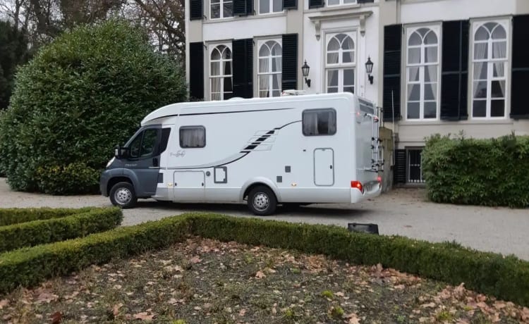 2p Hymer semi-integrated uit 2013