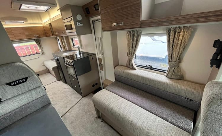 The privilege motorhome  – 6 berth Fiat alcove from 2021