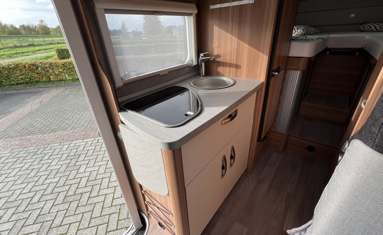 Blue Pepper – Nice compact camper (2020) for 2 people