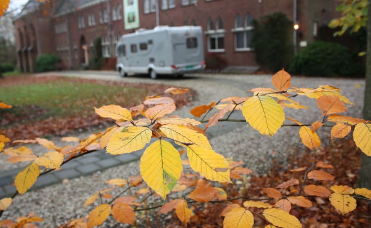 Belle Hymer B654 CL très luxueuse de 160 CV pour toute la famille.