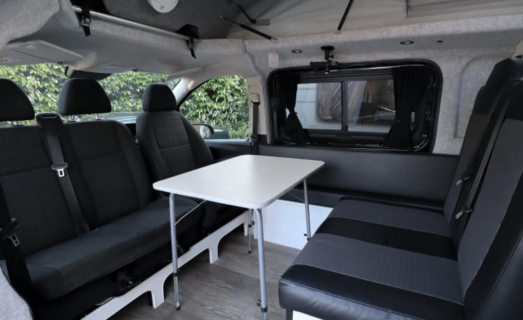 Pop-top Mercedes Camper met grote keuken + Toilet