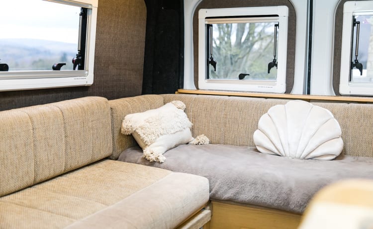 Lottie – Lottie - Luxe camper met 2 slaapplaatsen