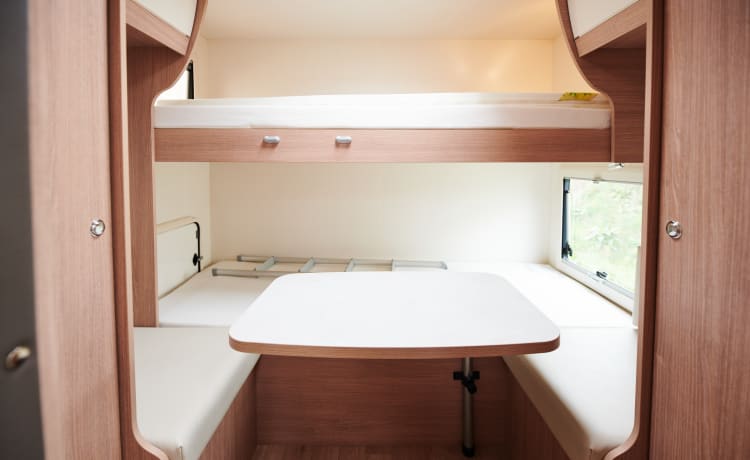 Geräumiger Integralcamper für 5 Personen