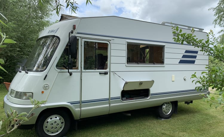 6-person Hymer B544 for a carefree camper holiday!