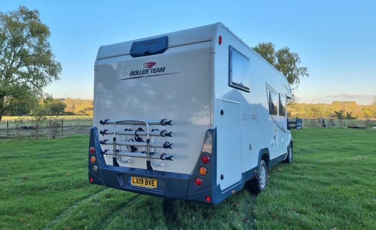 Rocky – Rollerteam "Rocky" a 5 posti letto Zefiro 685 - Perfetto camper per famiglie!