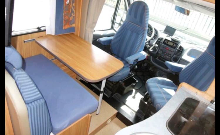 Mr. Blue  – Bürstner Merano with air conditioning and fixed bed 2005