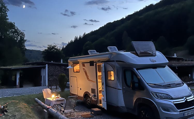 4p Bürstner luxe semi-integraal camper uit 2021