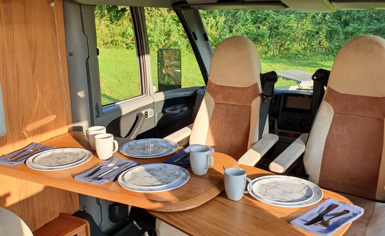 Viaggiare con stile lussuoso camper con accessori da cucina generativi di  ai