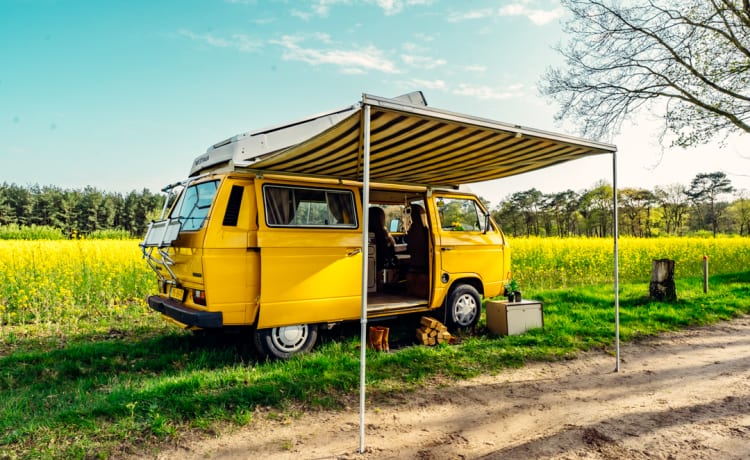 Simba – Geel retro volkswagenbusje met hefdak max 4P