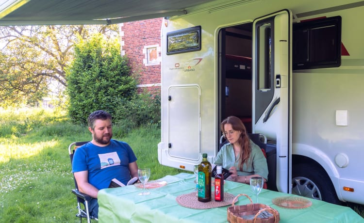 4p 2022 Roller Team – Camping très spacieux et hors réseau (batterie 330 Ah, climatisation et mobilier)