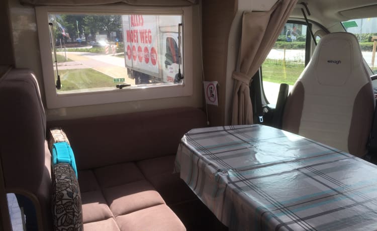 MOBI – Beau camping-car 2 personnes spacieux, abordable et en parfait état