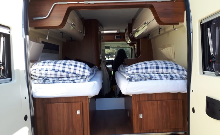 Bus camper with 2 length beds. Automatic 150 hp.