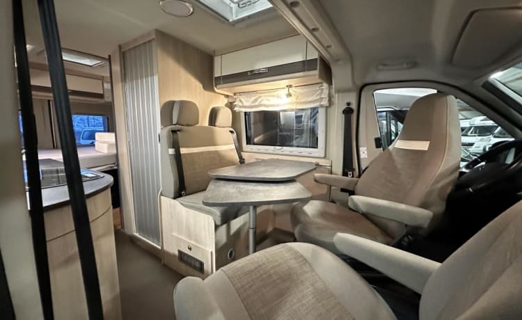 Bellissimo camper bus Possl (2019) completo di inventario.