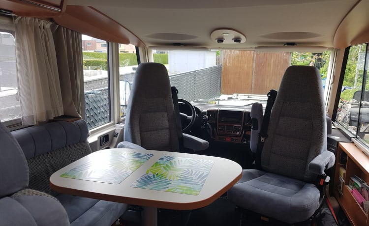 Dopey – Compact, self-sufficient, luxury Hymer