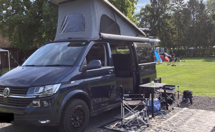 Blue Thunder  – Nieuwe VW-camper met 22 platen 4-persoons SWB T6.1 T30 DSG 7-traps automaat