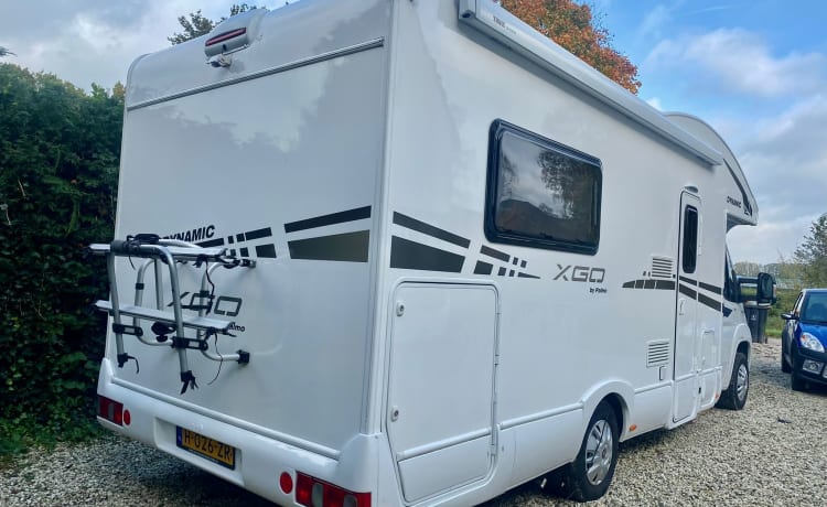 Camping-car de luxe avec climatisation et coin nuit séparé