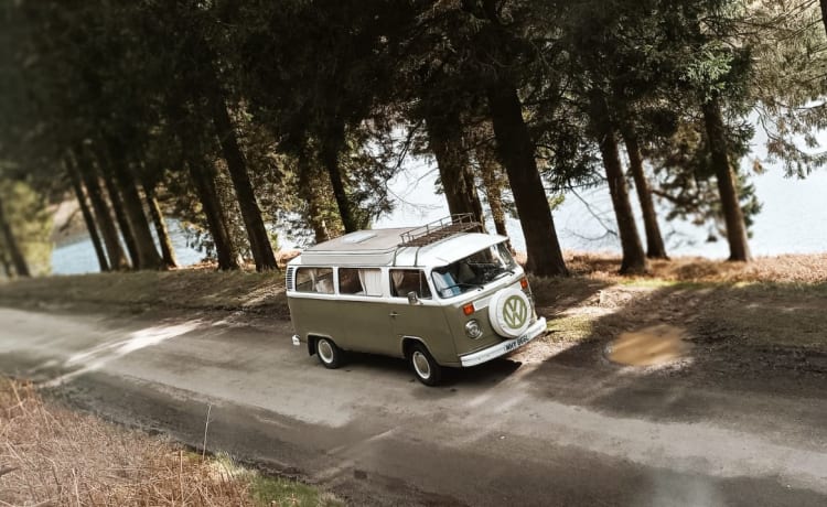 Natalie 1973 – 4 berth Volkswagen campervan from 1973