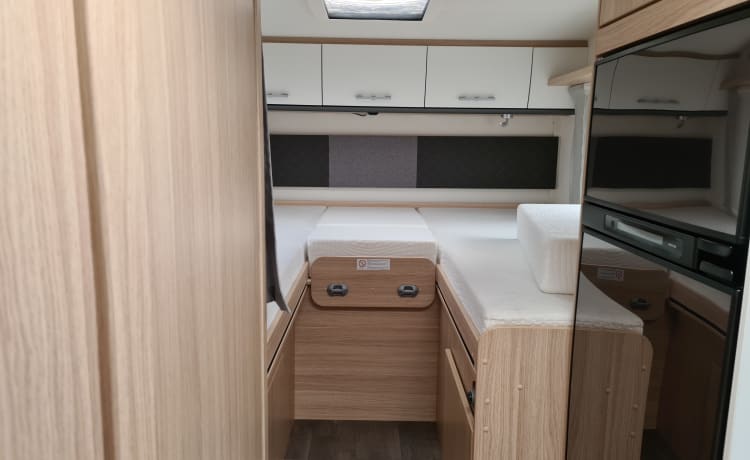 K257XF – Luxury Modern 4 pers Sunlight T67 with length bed | miles free!