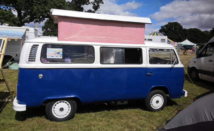 BarnaBus – T2 CamperVan Verhuur